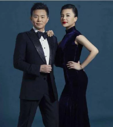 48岁王宏伟妻子曝光,原来是大家熟悉的她,难怪一直不愿公开 48岁王宏伟妻子曝光,原来是大家熟悉的她,难怪一直不愿公开