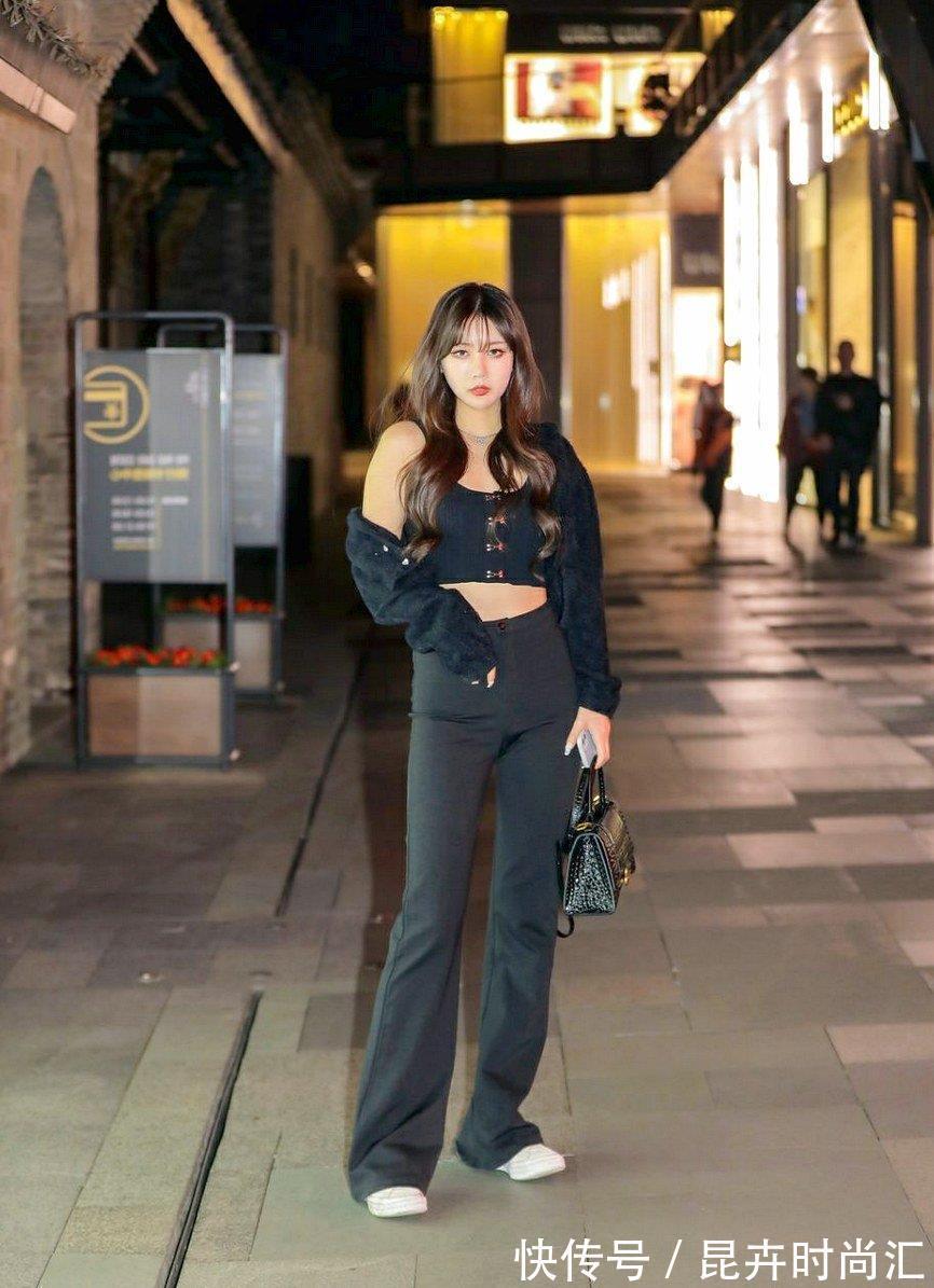 无痕裤 牛仔裤展现出又酷又飒的气质,让腿部显得更完美,特别的显女人味