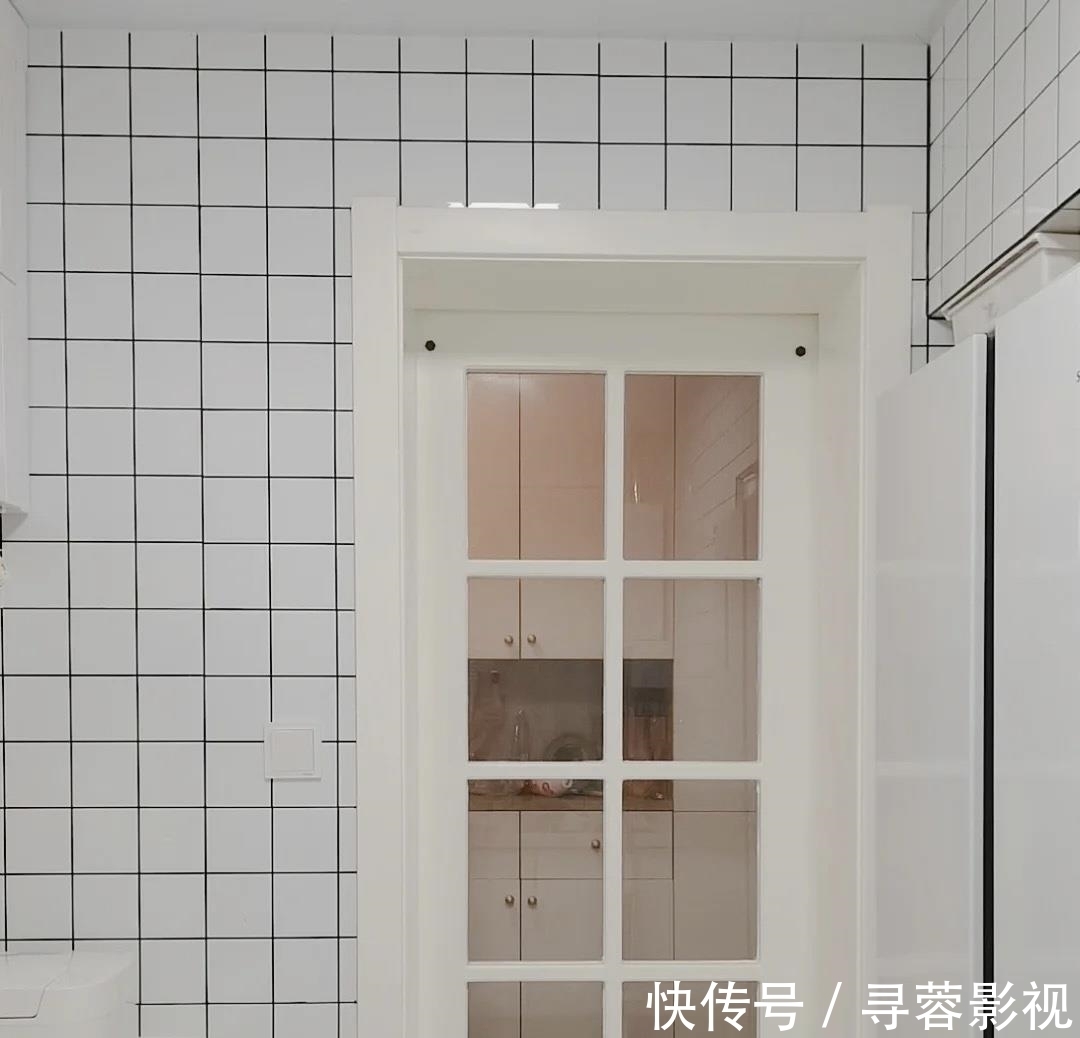 洗手柜|看到她家装修后，我确定：“穷装”也能装出温暖而治愈人心的家