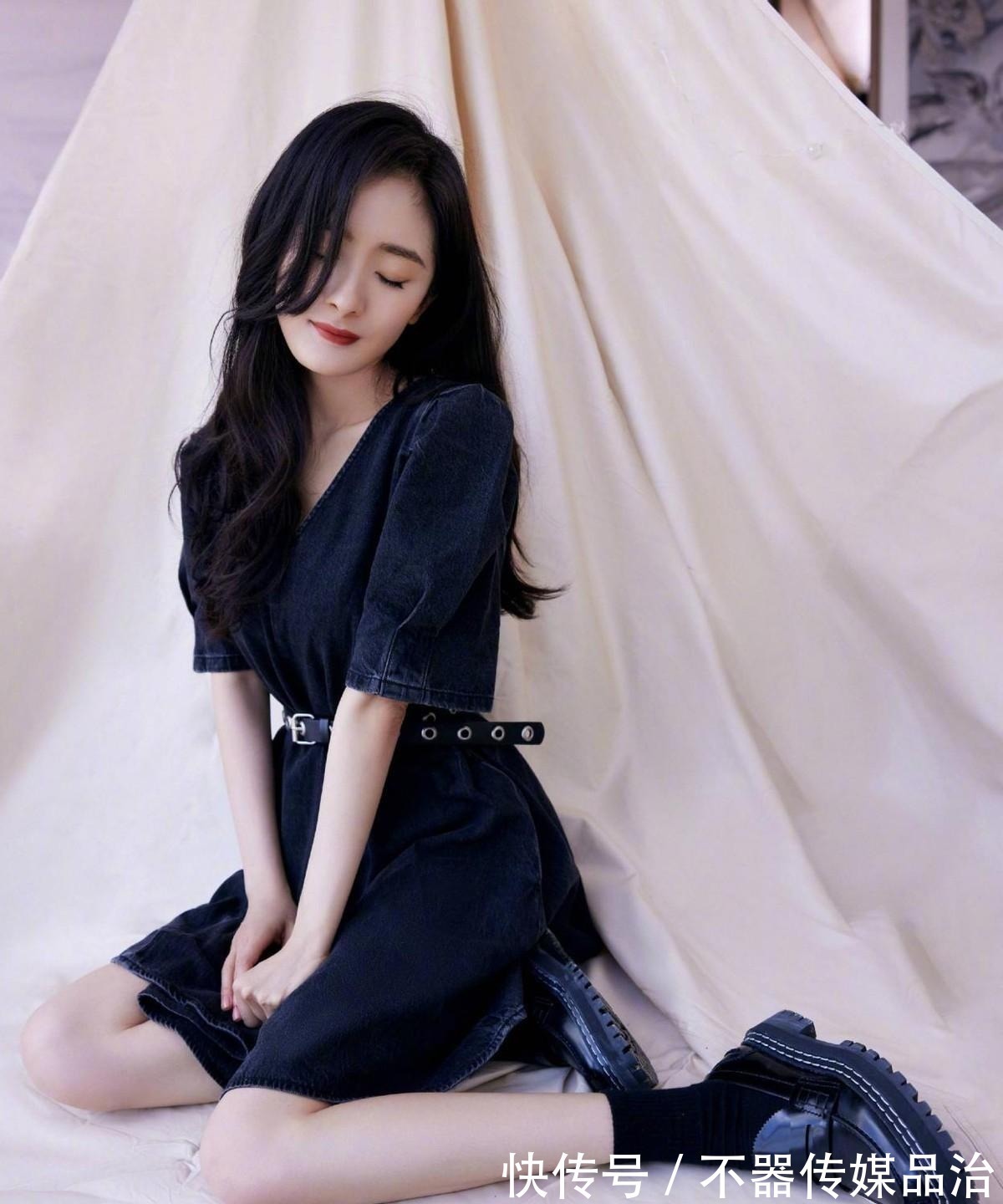 搭配 扔掉小白鞋吧!今年流行这双“鞋子”,搭裙子搭裤子都好看