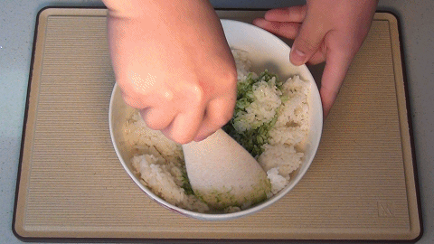米饭这样做才好吃，颜色翠绿有食欲，粒粒分明，孩子能吃一大碗