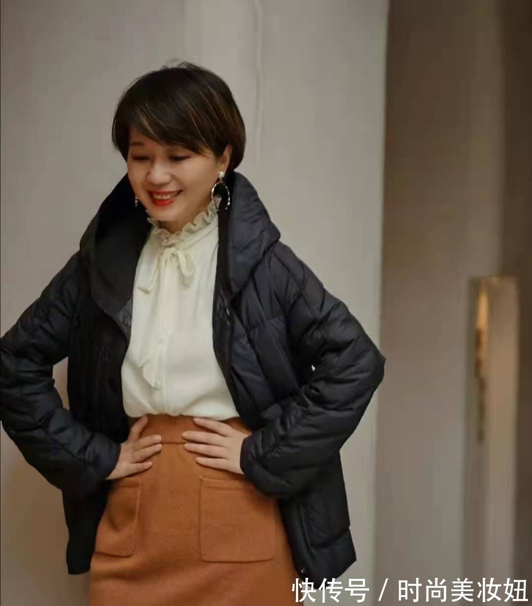 博主|这才是50岁女人的冬季穿搭,这些羽绒服搭配保暖减龄,值得借鉴