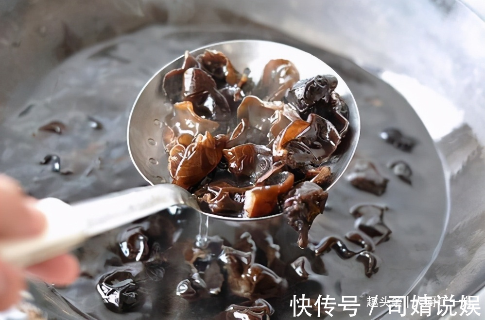 泡软|泡木耳时，直接加水就错了！厨师长教你一招，木耳3分钟就能泡软