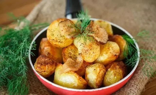 维生素b6|减肥的人午餐吃什么？这4种食物饱腹又低脂，易胖体质也能瘦下来