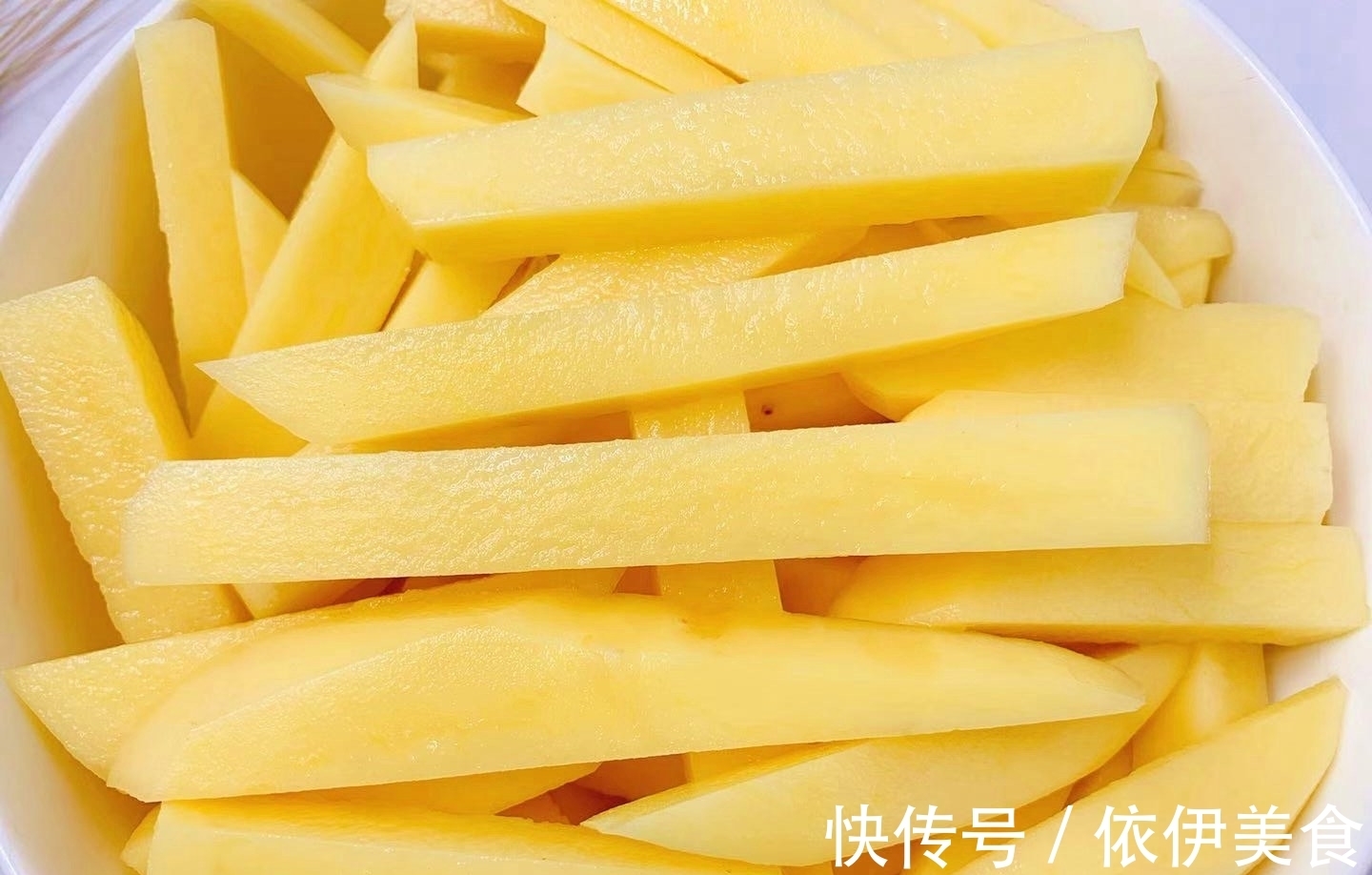薯条|炸薯条时，直接炸是大错特错！少了1步，导致薯条不脆还软趴趴