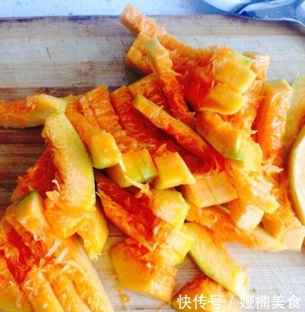 这菜我家儿子最爱吃,隔几天买5斤,捏一捏蒸一蒸,上桌就吃光!