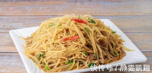 土豆丝|炒土豆丝时，无论是焯水还是直接炒都不对！教你正确做法香脆入味