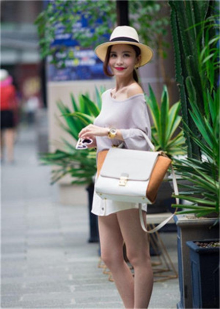 时尚|街拍简洁大方的小姐姐,秀出青春活力范,彰显诱人身材