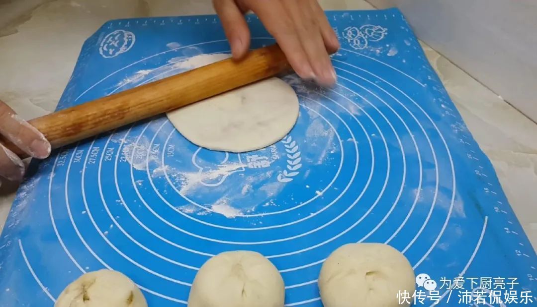  鸡蛋|烙饼这么做太香了，加3个鸡蛋，比手抓饼还香，做一次三天不起早