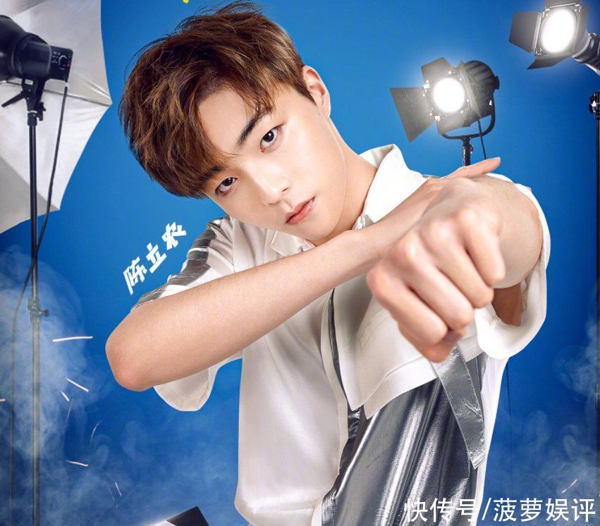 蔡徐坤|《奔跑吧》收官之夜,官宣嘉宾海报,却只有两位嘉宾加盟