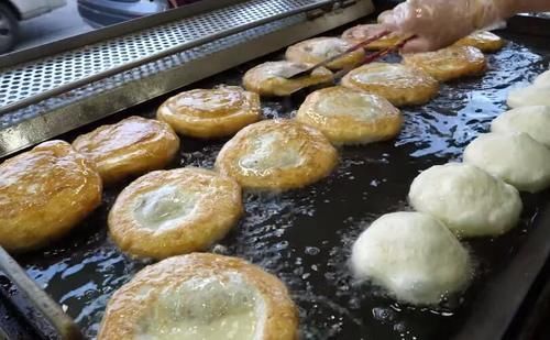 “糯米粉”别只知道做汤圆,大婶把它这样做,一天两桶不够卖!