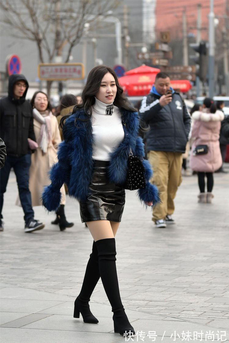 羽绒服|街拍:风衣带来的风度和显瘦效果,更受到时尚美女的青睐!