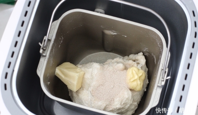 发酵|吐司面包的经典做法,无需加蛋组织细腻柔软,奶香浓郁值得等待!