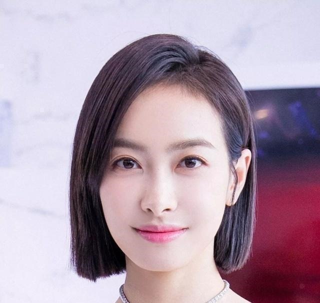 短发 女人如果上了年纪,这3种发型别留了,不仅显老还显得脸很大!