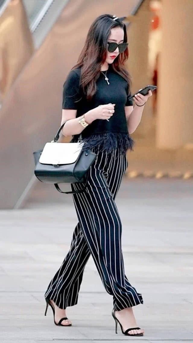 浑身上下充满着青春时尚美，展现出来时尚秀气的视觉形象