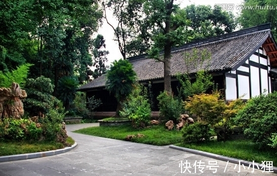 涵咏!杜甫在江边沉思,创作了一首七律,开篇乃千古名句,结尾很接地气