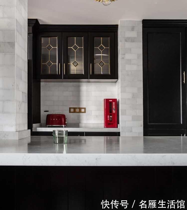 色彩|祖母绿、脏粉色，色彩丰富的法式风格，要的就是与众不同的感觉