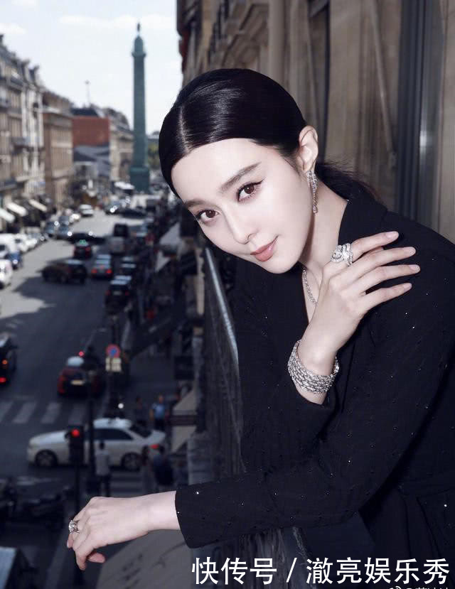 女人戴“手镯”还是“手表”好看?三个理由告诉你,戴错很尴尬!