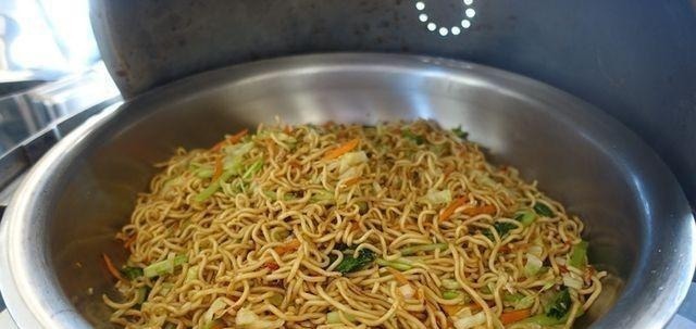 炒饭和炸冷|吃自助餐时,这三样食物聪明人都不吃,服务员一看就是懂行的!