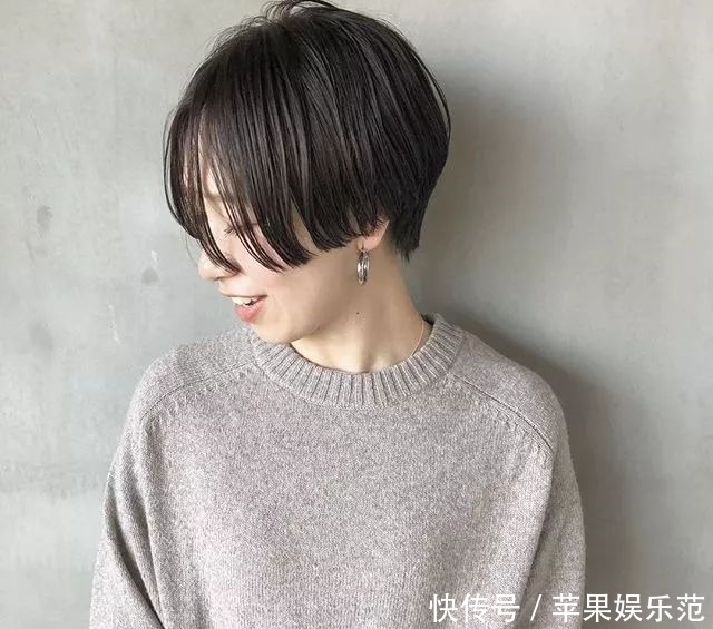 搭配|流行的这些短发发型设计搭配,每一款都很减龄!