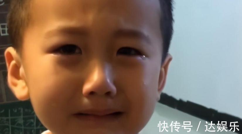 孩子|弟弟被姐姐打哭,一边告状一边护着姐姐,画面太暖感动众人