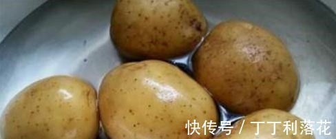 原来保存土豆这么简单,放一年都不发芽不腐烂,越早学会越受益!