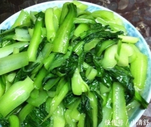 小孩子|嫂子带娃来俺家吃饭，做了四个拿手菜，小侄子明天还想来