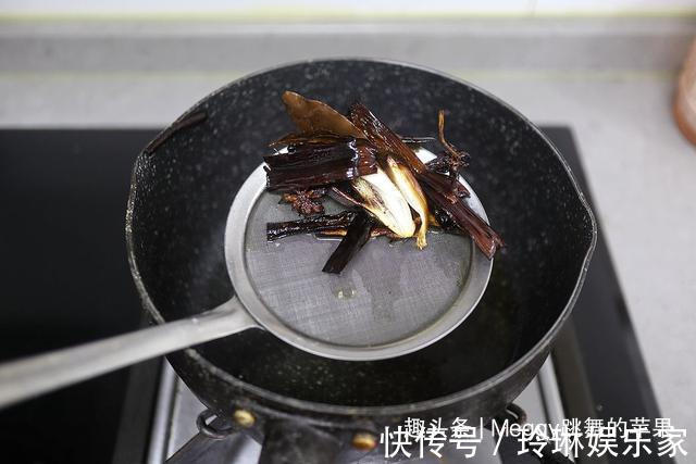 教你一款万能香辣酱，拌面卷饼炒肉丁全都用得上，每月我必熬2回