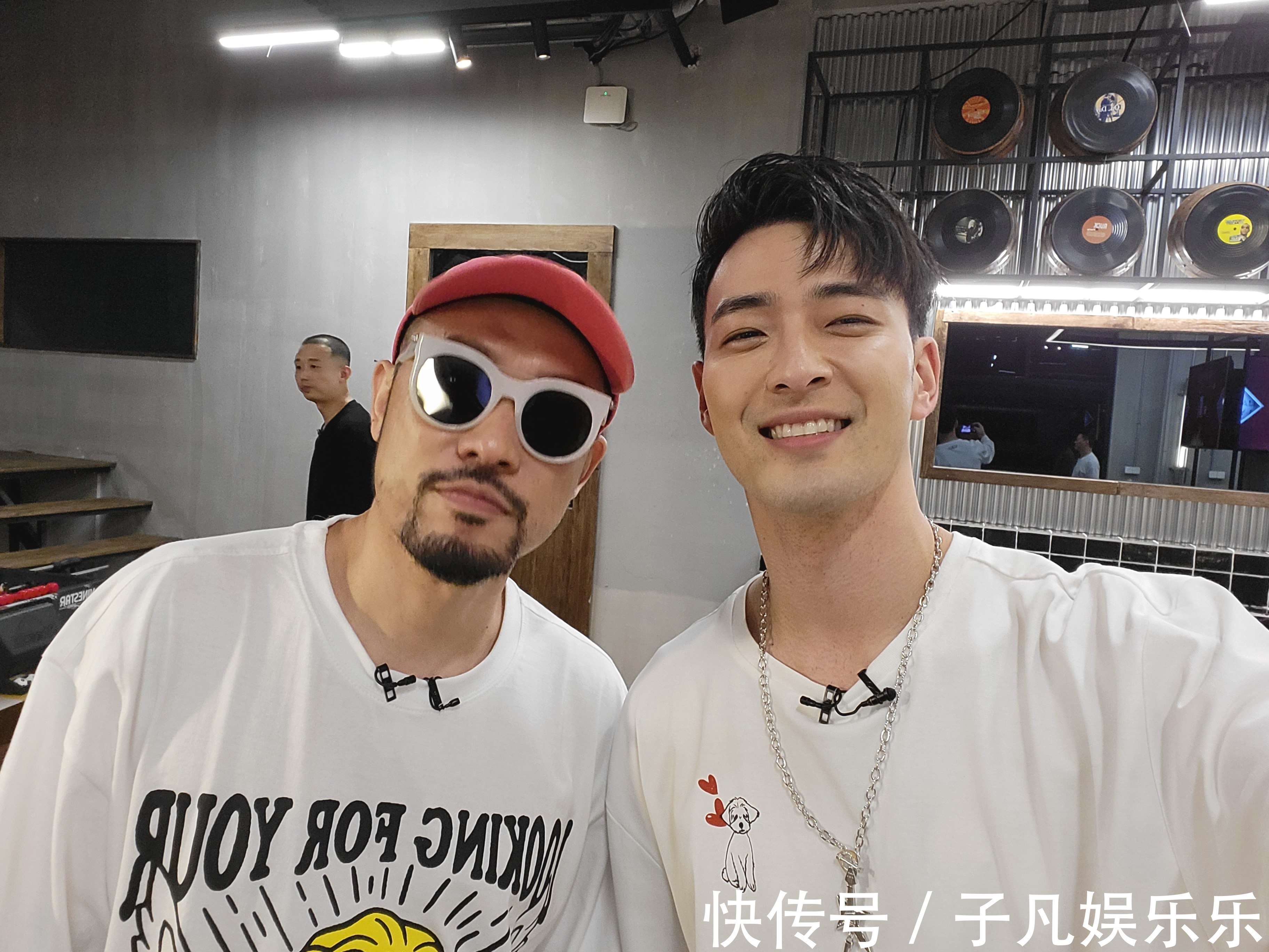 網(wǎng)友艷福不淺,《披荊斬棘的哥哥》哥哥們手機(jī)相冊(cè)私照曝光