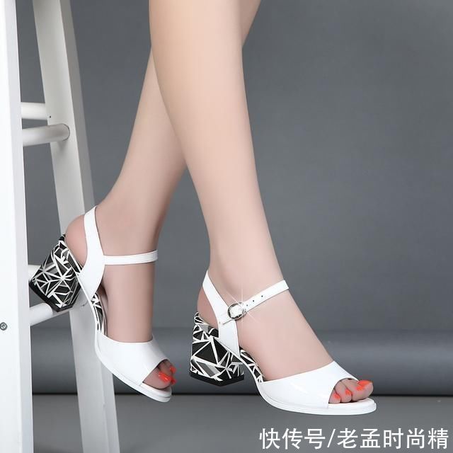 凉鞋|适合脚宽女人的8款露趾鱼嘴凉鞋，穿出纤细大长腿