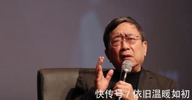 历史人物&当年红极一时的余秋雨为何坠下“神坛”?梁宏达的解释一针见血
