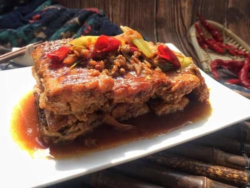  营养美味的红烧带鱼，是孩子的最爱，汤汁鲜美与米饭是好“搭档”