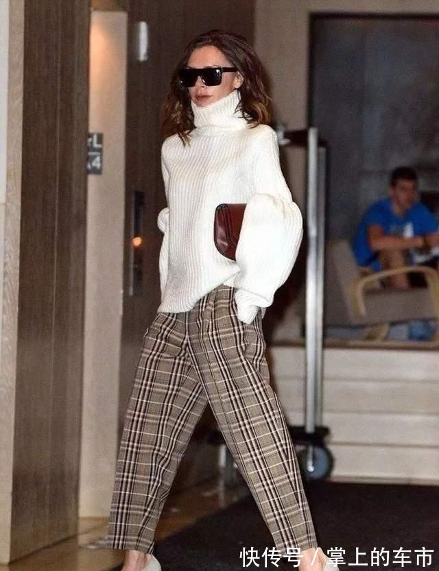 锁骨处 秋冬纯色毛衣怎么穿才能更胜一筹三招就搞定,简约高级感穿搭!