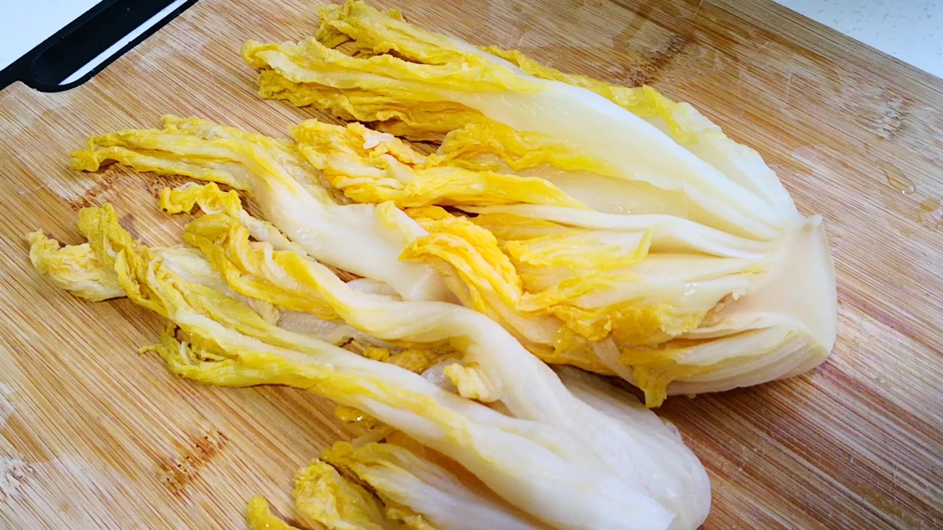  饺子|酸菜饺子好吃有诀窍，只需学会如此调馅，酸菜没异味，味道格外香