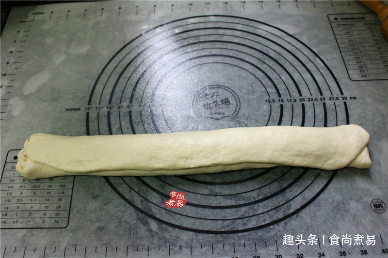 首次做这款花卷，新手也能快速学会，表面蓬松柔软，底部香酥脆口