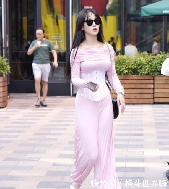 |街拍关于喜欢你这件事,就当闹了个笑话吧!