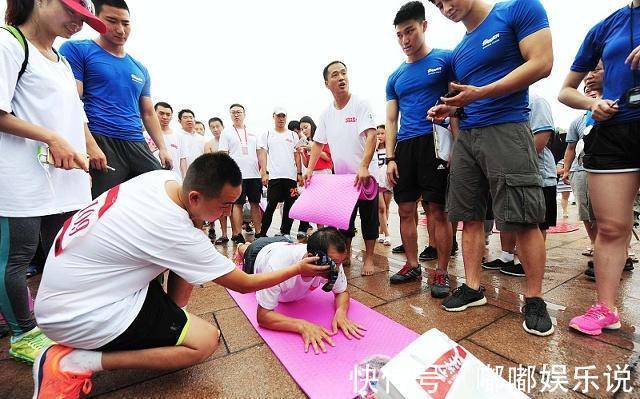 平板支撑|坚持做五个动作,帮助燃烧你的卡路里,“榨干”脂肪