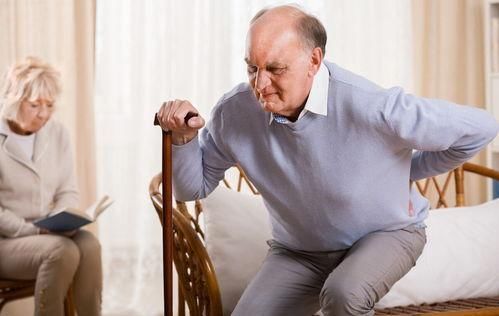 骨密度|骨密度低的人，医生给出建议：常补3种维生素，或助骨量增加