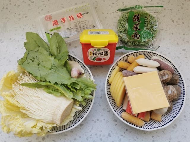 10分钟做一锅懒人部队火锅，不用等无油烟，太适合冬天吃了