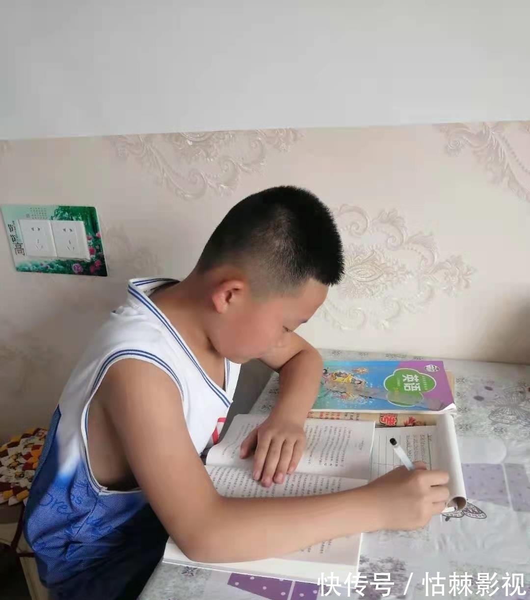 书海|“小书迷”畅游书海假期,点燃阅读兴趣——小店街道李家庄小学