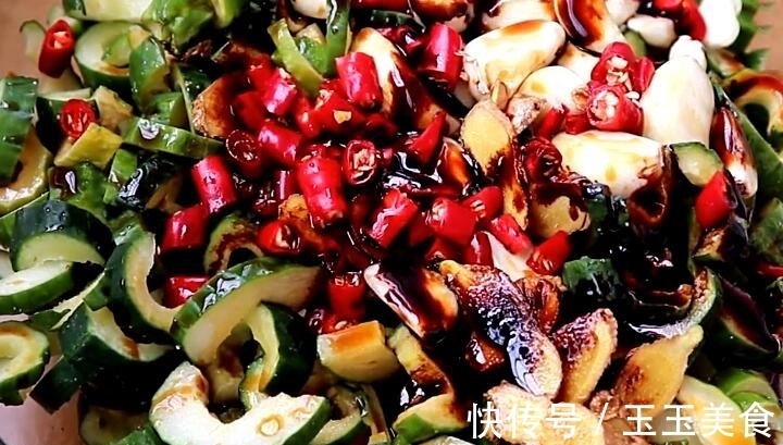 黄瓜如此腌最好吃，每年夏天我总会腌20斤，清脆爽口，家人都爱吃