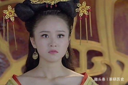 巅峰|她头婚嫁给一傻子,二婚直接当皇后,经历5次被废又重回巅峰