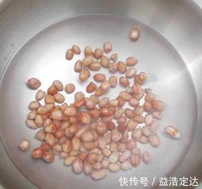 花生米别油炸,换种做法,酸辣香脆,做凉拌菜或是小点心都非常美味