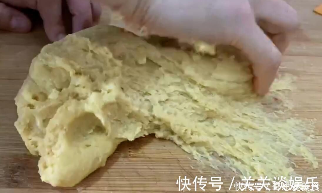 豆沙卷|想吃面包不用买了,4个鸡蛋一碗面,做出来的面包又拉丝又暄软