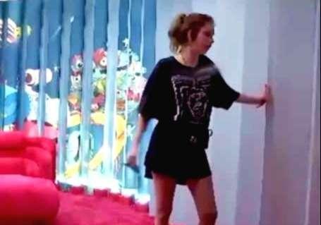 節(jié)目組|女子節(jié)目中看見自己被性侵視頻當場, 節(jié)目組 你不能離開