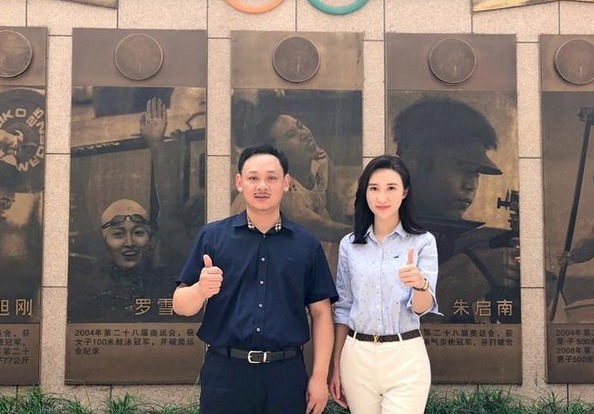 金牌|他是中国举重功勋!31岁退役后娶空姐初恋,如今47岁已官至副厅