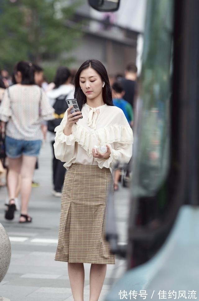 搭配 小姐姐们的夏日凉爽穿搭,不含糊的细节,给你带来不一样的新体会