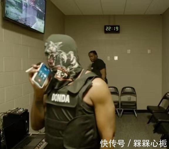 Gap 侃爷突袭卖货!全新YZY Gap、Donda周边信息释出!