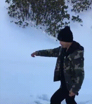 |搞笑GIF:下雪天不要乱走,因为随时可能直接消失不见