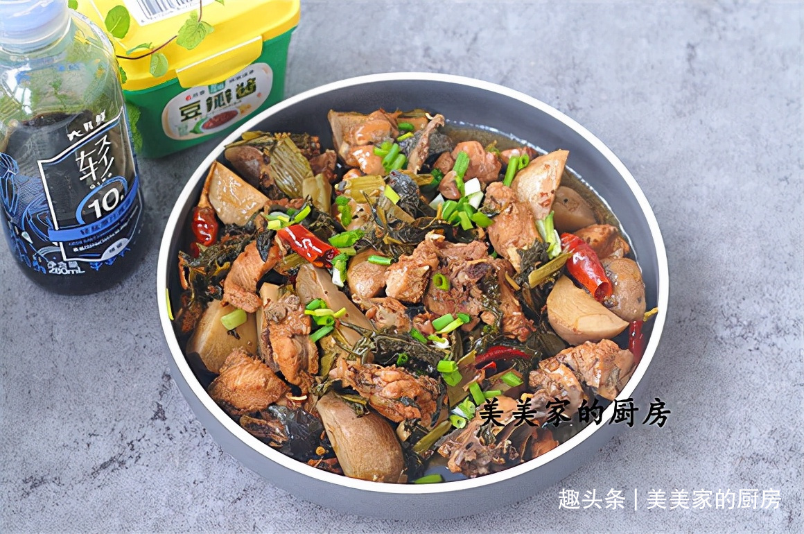 秋天干燥，一道“土匪菜”常上桌，3种食材1锅烧，好吃又养胃！